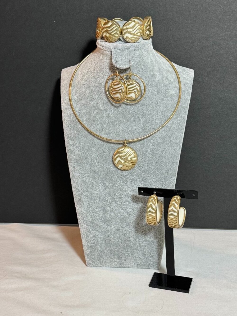 Dana Buchman Jewelry 4 Pc Necklace Bracelet Hoop Dangle Earrings Gold Cream